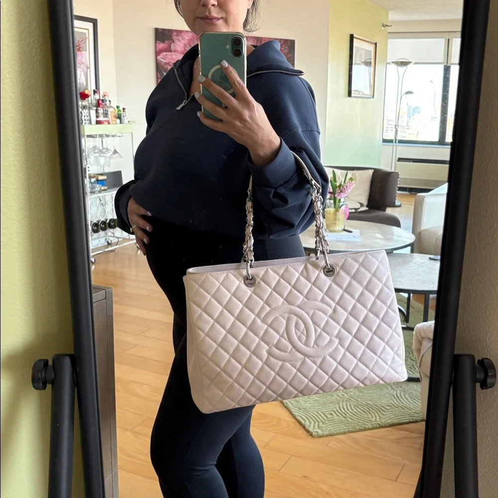 Chanel GST in light pink Caviar